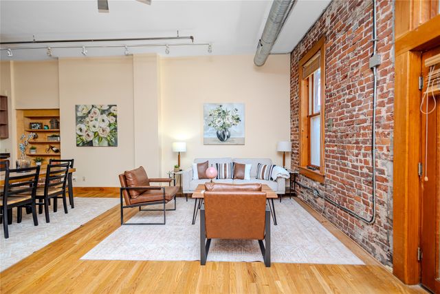 507 E Locust Street 207, Des Moines, IA 50309