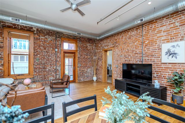 507 E Locust Street 207, Des Moines, IA 50309