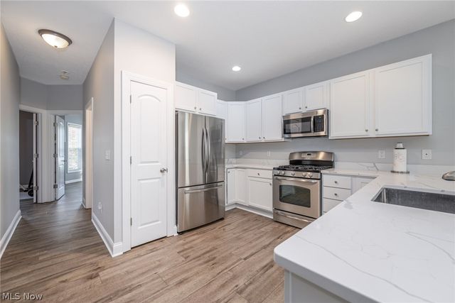 123 quartz Avenue, Peninsula, OH 44264