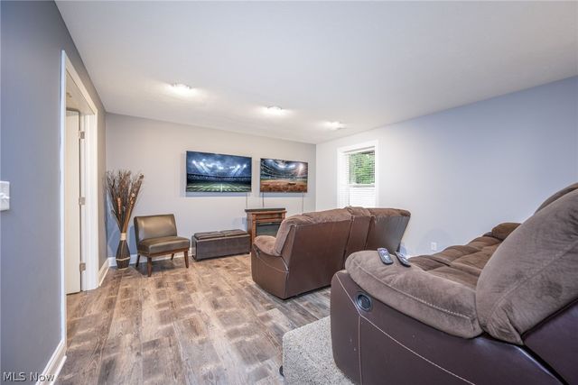 123 quartz Avenue, Peninsula, OH 44264