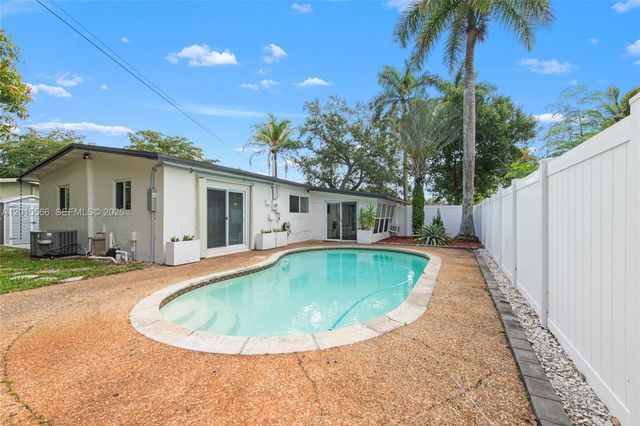 309 NW 43rd Ave, Plantation, FL 33317