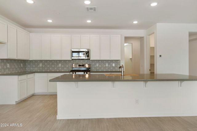 15664 W MERCER Lane, Surprise, AZ 85379