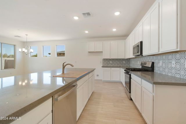 15664 W MERCER Lane, Surprise, AZ 85379