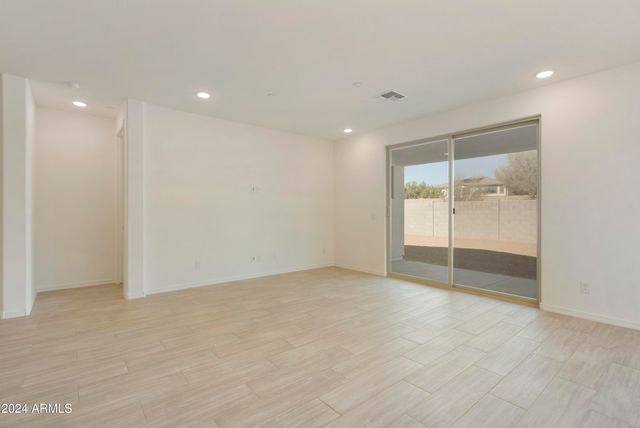 15664 W MERCER Lane, Surprise, AZ 85379