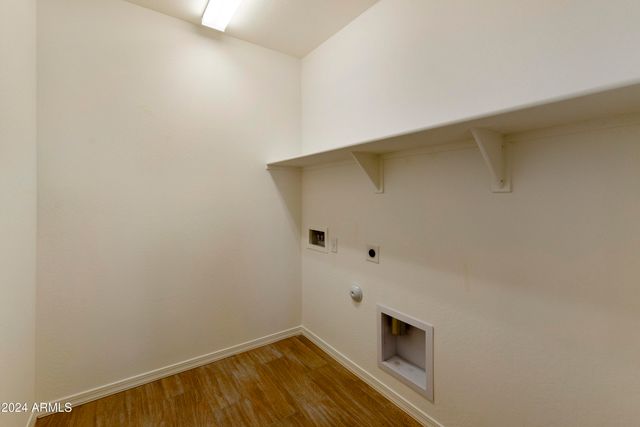 15664 W MERCER Lane, Surprise, AZ 85379