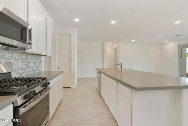 15664 W MERCER Lane, Surprise, AZ 85379