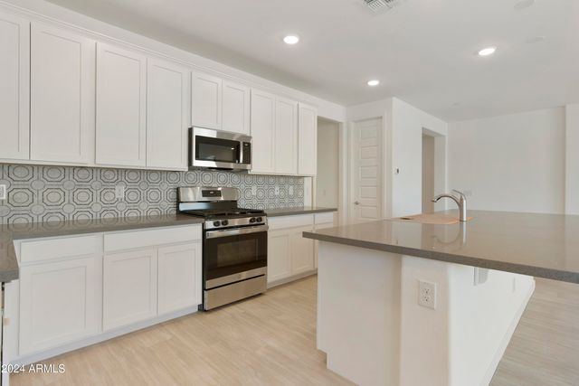 15664 W MERCER Lane, Surprise, AZ 85379