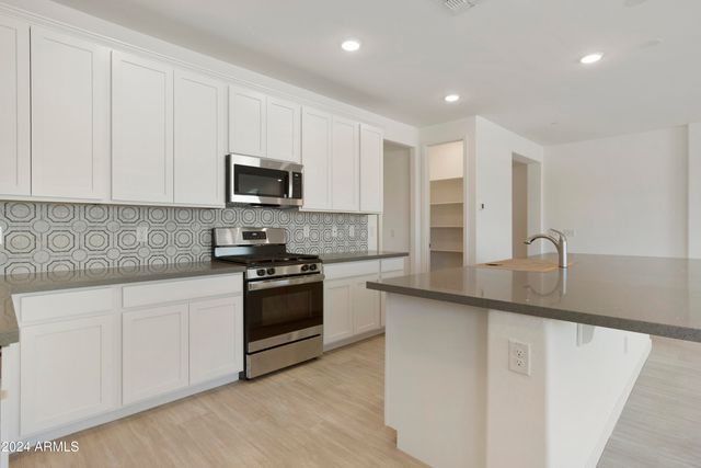 15664 W MERCER Lane, Surprise, AZ 85379