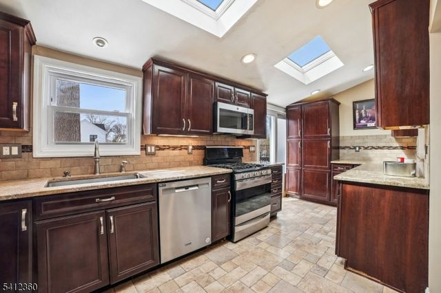 37 Lee Rd, Livingston Twp., NJ 07039