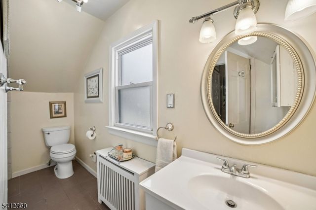 37 Lee Rd, Livingston Twp., NJ 07039