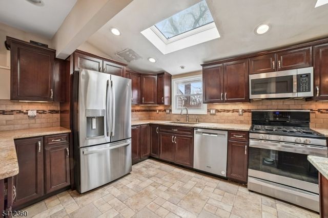 37 Lee Rd, Livingston Twp., NJ 07039