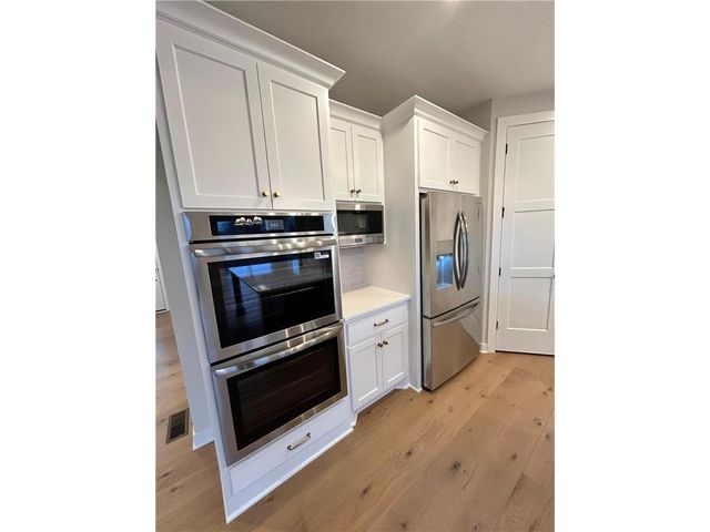 4048 Arbor Drive, Woodbury, MN 55129