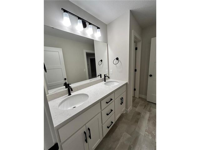 4048 Arbor Drive, Woodbury, MN 55129