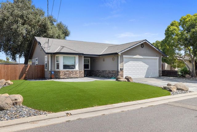 1726 Gwendolyn Ave, Escalon, CA 95320
