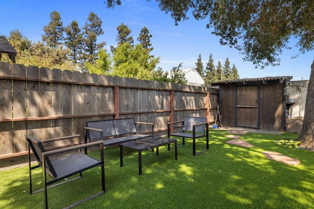 1726 Gwendolyn Ave, Escalon, CA 95320