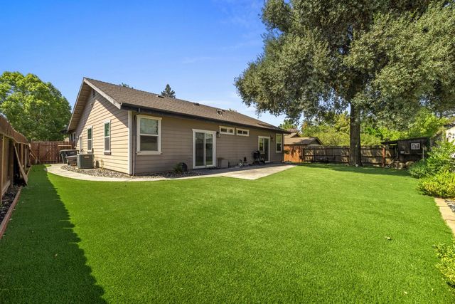 1726 Gwendolyn Ave, Escalon, CA 95320