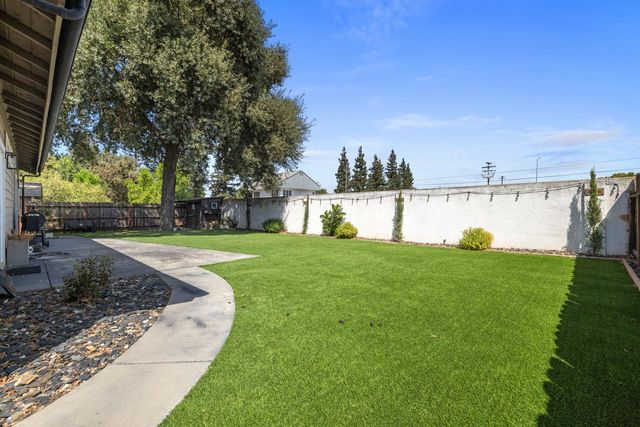 1726 Gwendolyn Ave, Escalon, CA 95320