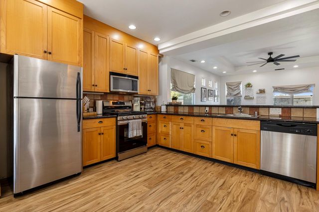 1726 Gwendolyn Ave, Escalon, CA 95320