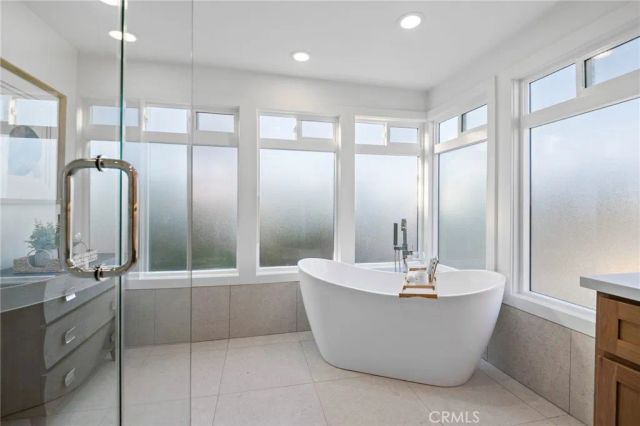 25 Rue Grand Ducal, Newport Beach, CA 92660