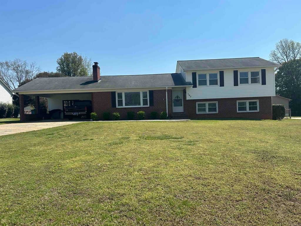 107 Avondale Dr., Gaffney, SC 29341