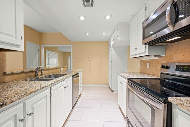 5512 Oakwood CV 162, Austin, TX 78731