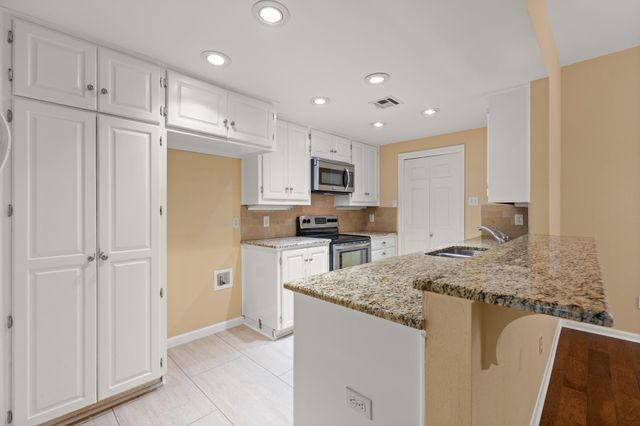 5512 Oakwood CV 162, Austin, TX 78731