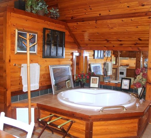 21752 W Highway 62, Eureka Springs, AR 72631