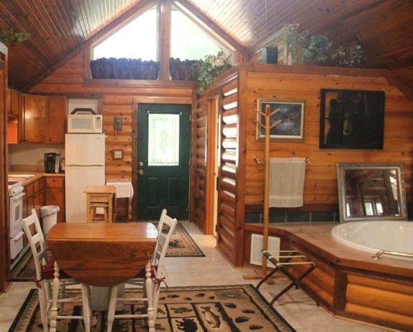 21752 W Highway 62, Eureka Springs, AR 72631