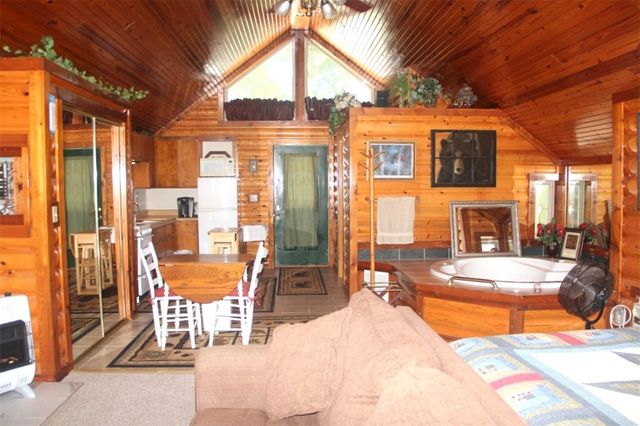 21752 W Highway 62, Eureka Springs, AR 72631