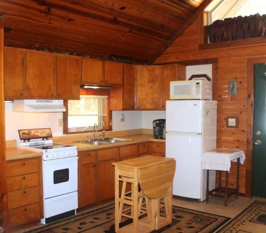 21752 W Highway 62, Eureka Springs, AR 72631