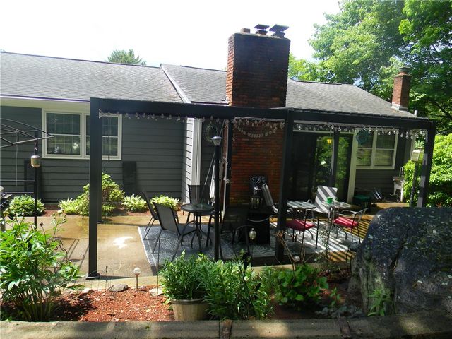 90 Quaker Drive, West Warwick, RI 02893