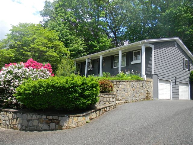 90 Quaker Drive, West Warwick, RI 02893