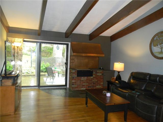 90 Quaker Drive, West Warwick, RI 02893