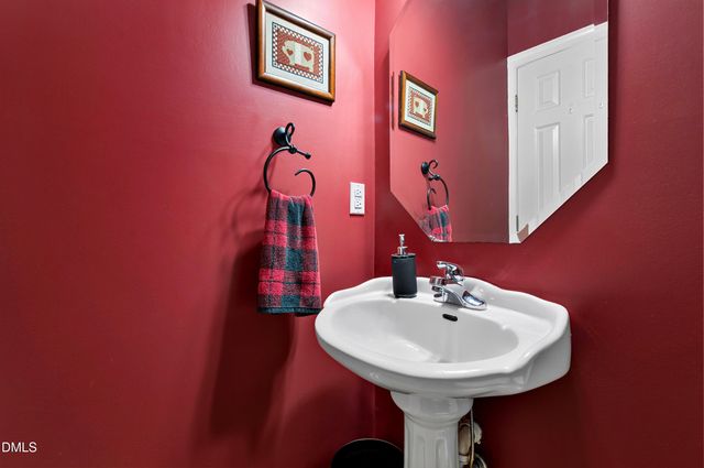 713 Linden Ridge Drive, Holly Springs, NC 27540