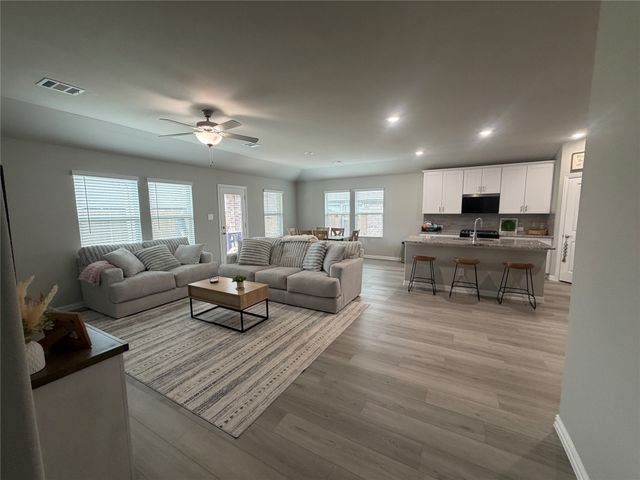 706 Easthill Drive, Princeton, TX 75071