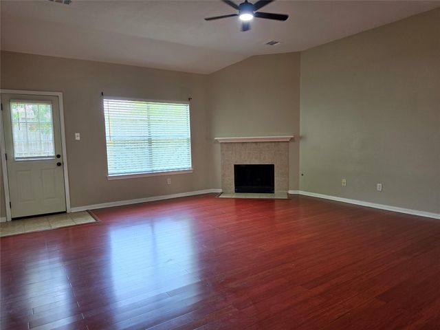 7002 Plaza Del Sol Drive D, Houston, TX 77083