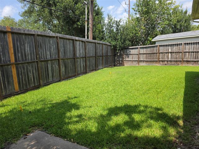 7002 Plaza Del Sol Drive D, Houston, TX 77083