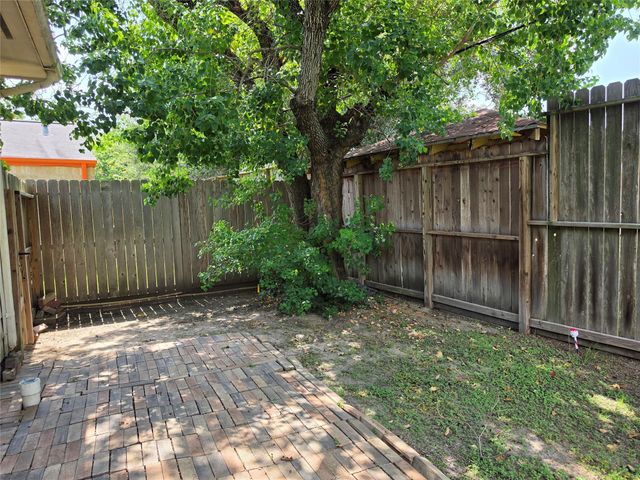 7002 Plaza Del Sol Drive D, Houston, TX 77083