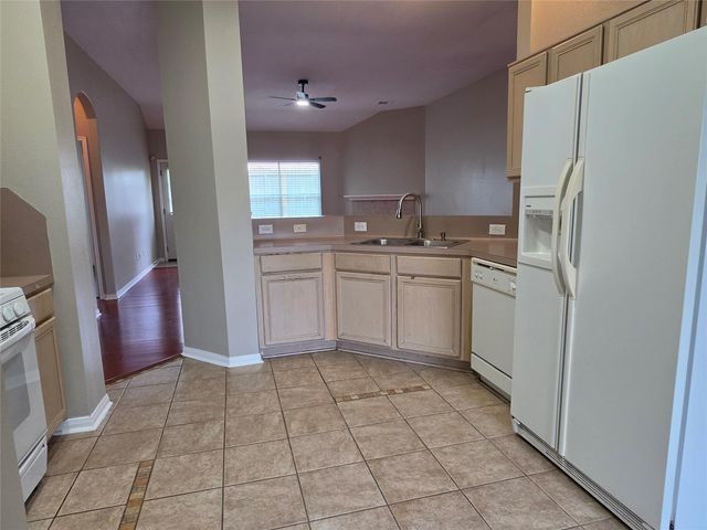 7002 Plaza Del Sol Drive D, Houston, TX 77083