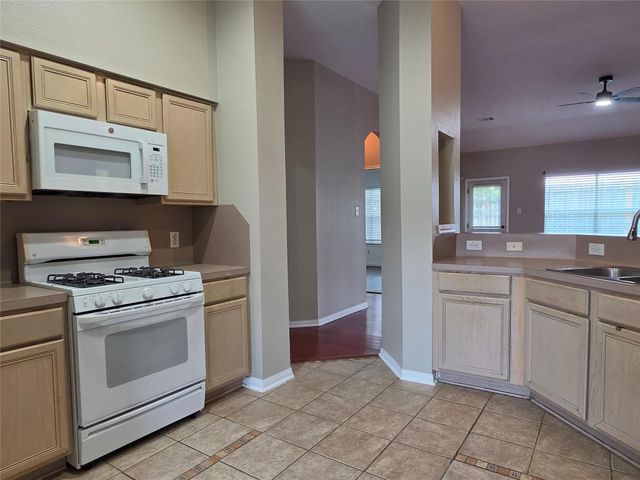 7002 Plaza Del Sol Drive D, Houston, TX 77083