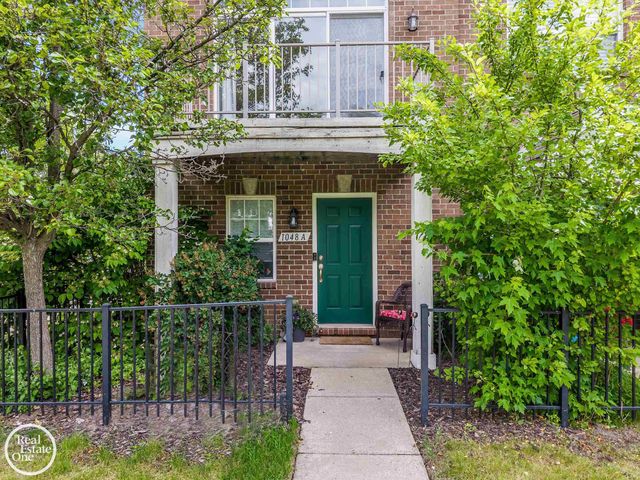 1048 Lakepointe Street, Grosse Pointe Park, MI 48230