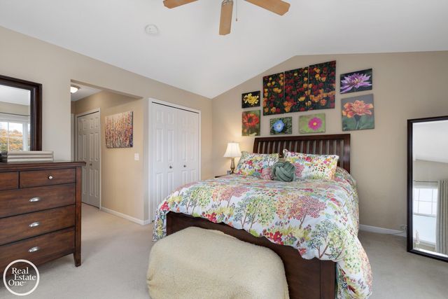1048 Lakepointe Street, Grosse Pointe Park, MI 48230