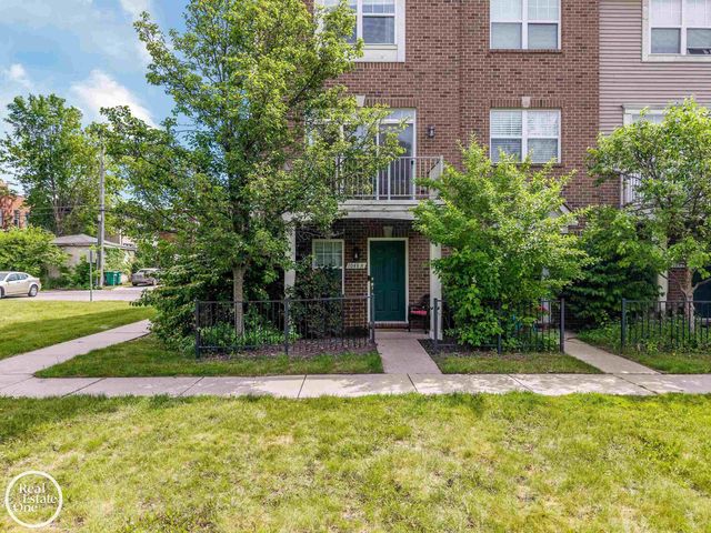 1048 Lakepointe Street, Grosse Pointe Park, MI 48230