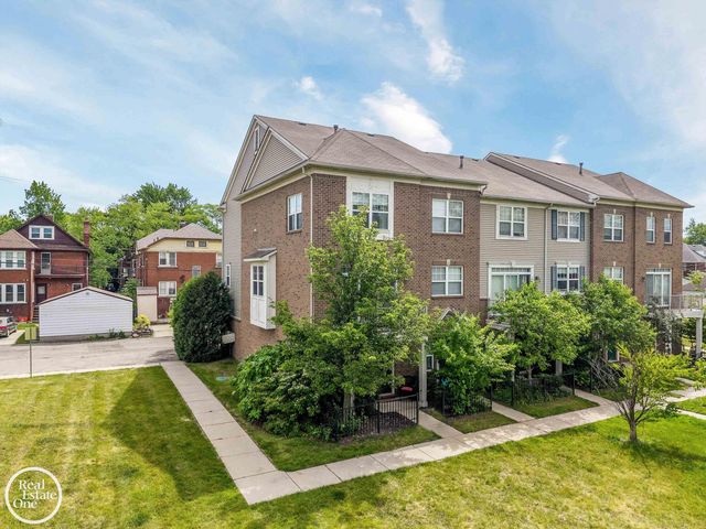 1048 Lakepointe Street, Grosse Pointe Park, MI 48230