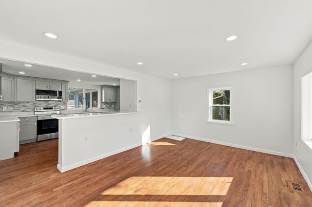 29 Windsor Rd, Beverly, MA 01915