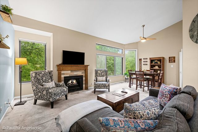 1280 Oak Hill Road, Lake Barrington, IL 60010