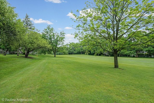 1280 Oak Hill Road, Lake Barrington, IL 60010
