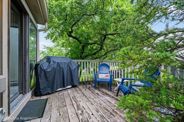 1280 Oak Hill Road, Lake Barrington, IL 60010