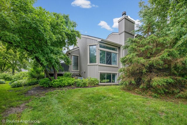 1280 Oak Hill Road, Lake Barrington, IL 60010