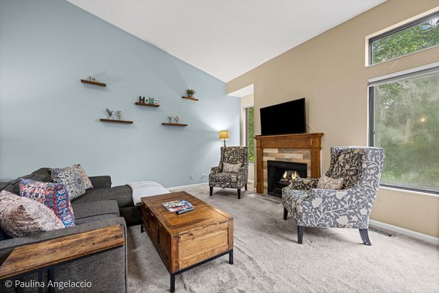 1280 Oak Hill Road, Lake Barrington, IL 60010